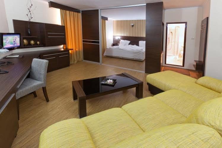Family Hotel Hebar Batak Buitenkant foto